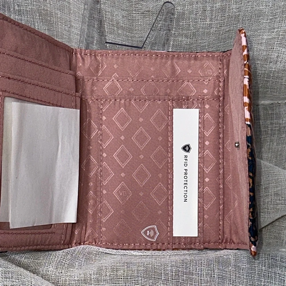 Vera Bradley Fern Paisley Design Ultralight RFID Mini Tri-Fold Wallet NWT